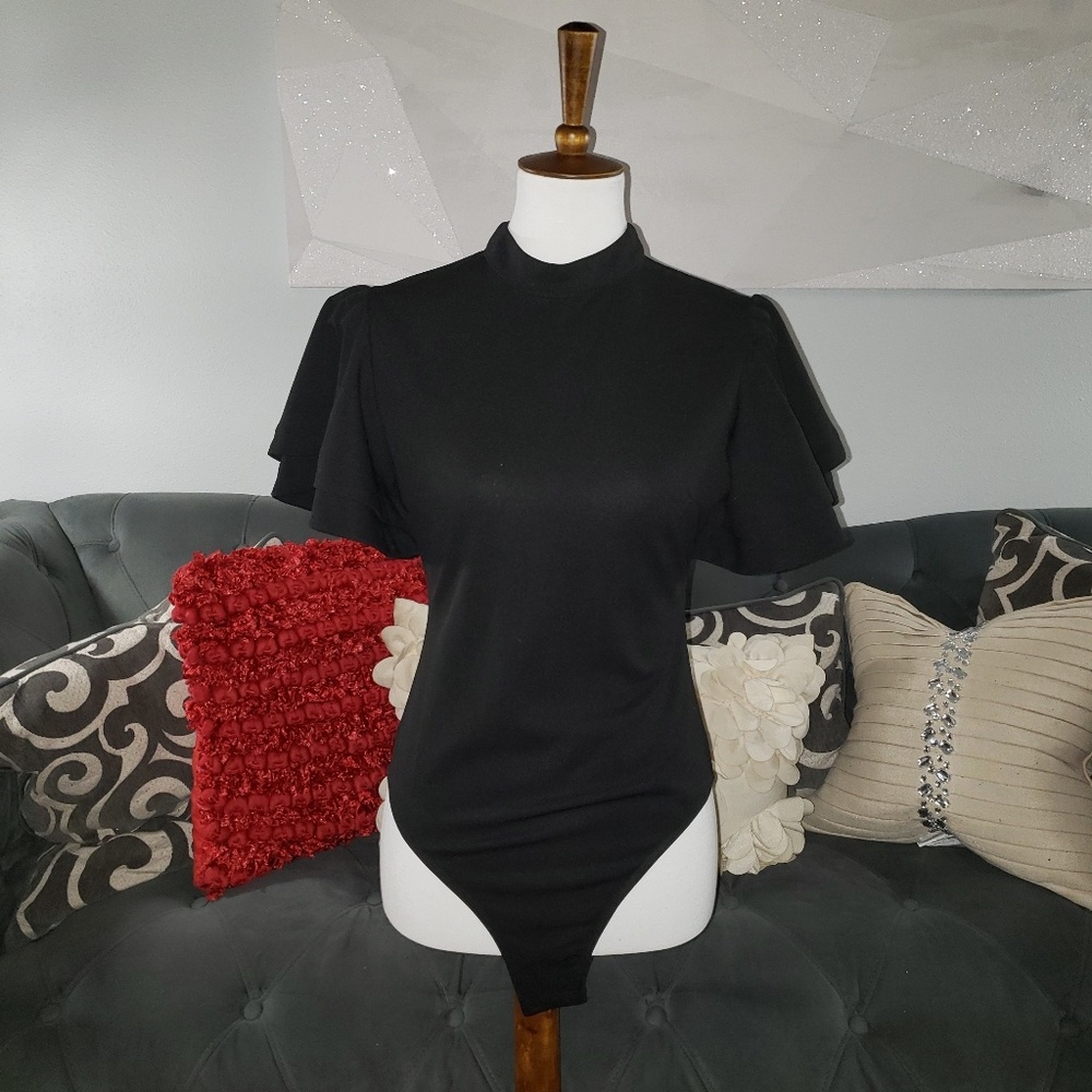 Ruffle sleeve black body suit